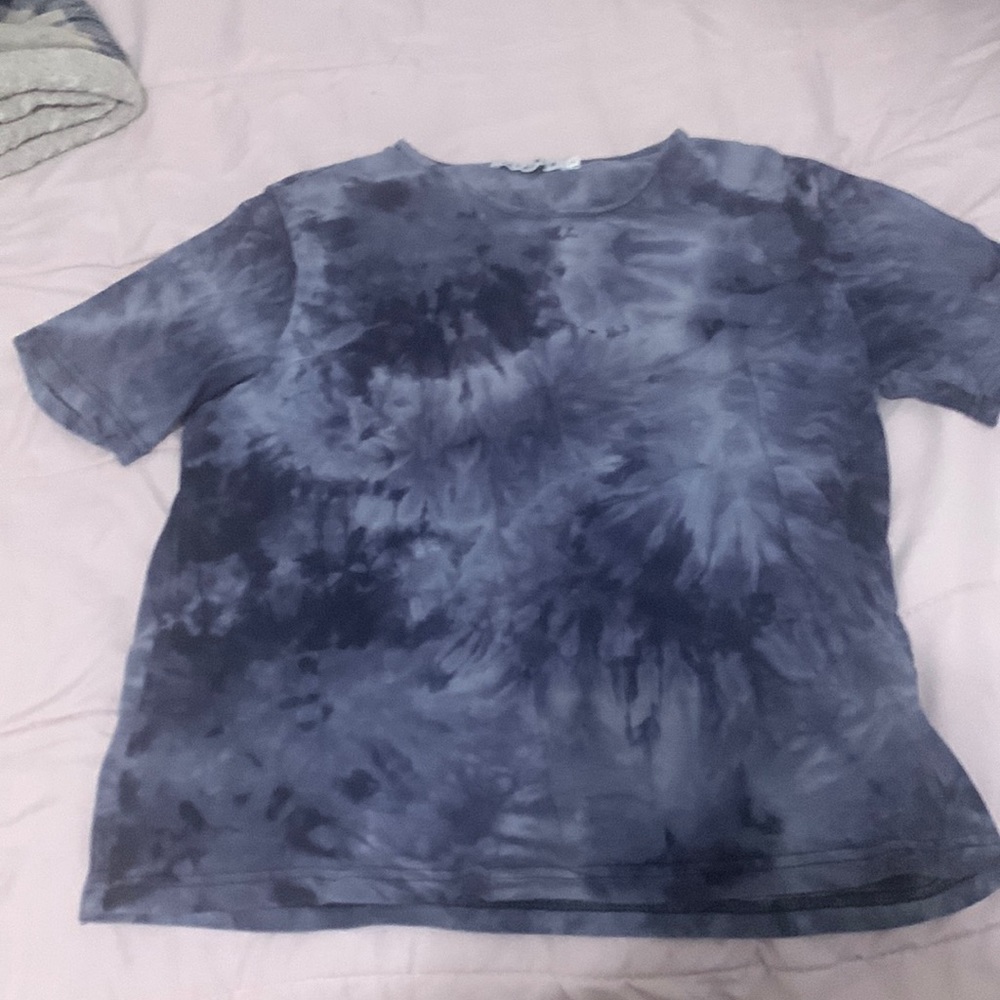 a short sleeve shirt